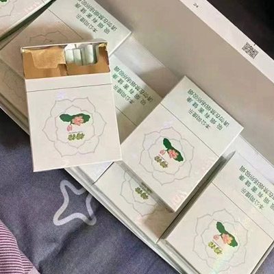 木盒细荷花